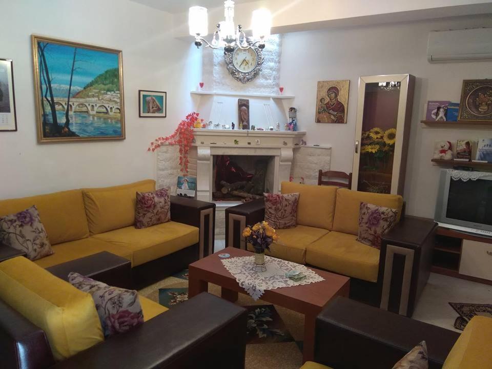 Guesthouse Hlias Gloria Berat Exterior foto