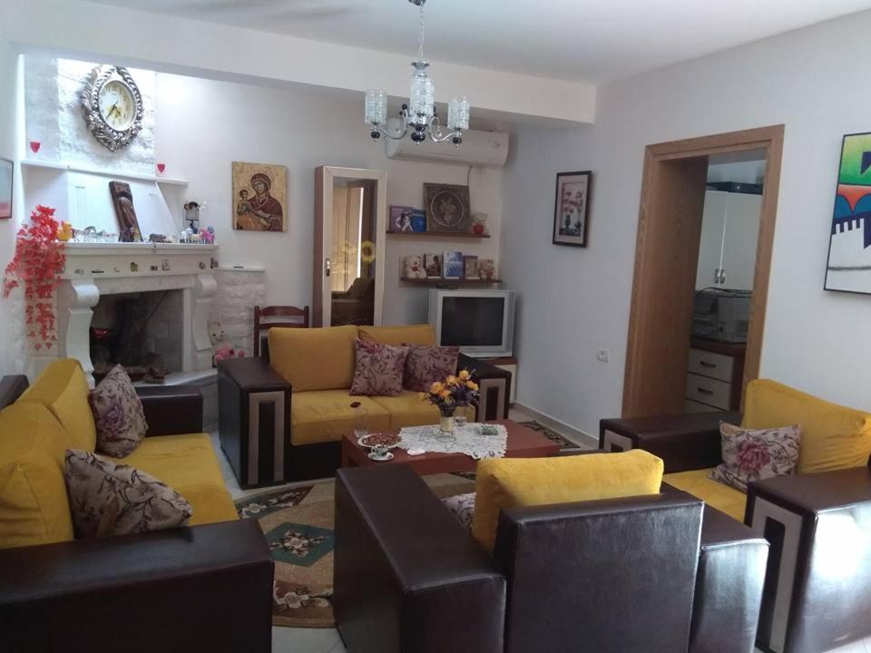 Guesthouse Hlias Gloria Berat Exterior foto
