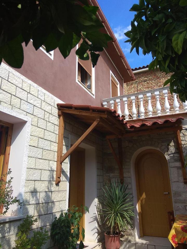 Guesthouse Hlias Gloria Berat Exterior foto