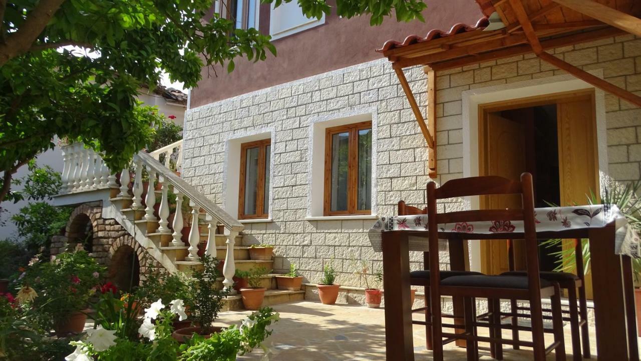 Guesthouse Hlias Gloria Berat Exterior foto